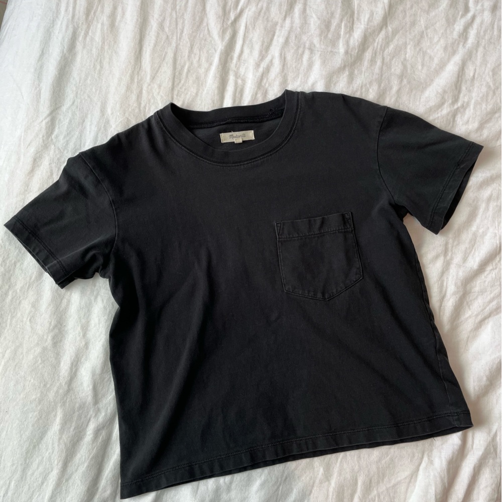 Madewell Boxy cut crop pocket tee. Size XS. 100% cotton.